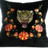 Casa Padrino Luxus Deko Kissen mit Troddeln Tiger Schwarz / Mehrfarbig 45 x 45 cm - Feinster Samtstoff - Luxus Qualität