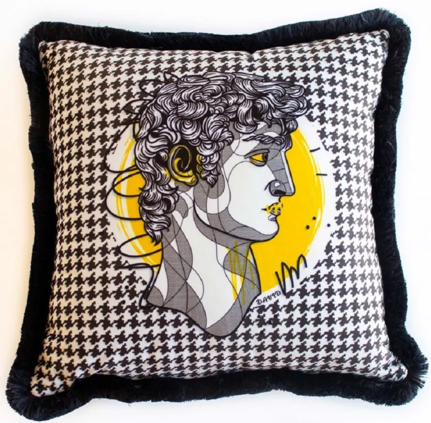 Casa Padrino Luxus Deko Kissen Barock Büste Weiß / Grau / Gelb / Schwarz 45 x 45 cm - Bedrucktes Samt Kissen mit Fransen - Luxus Deko Accessoires