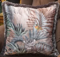 Casa Padrino Luxus Deko Kissen Pflanzen & Vögel Mehrfarbig 45 x 45 cm - Bedrucktes Samt Kissen mit Fransen - Luxus Kollektion