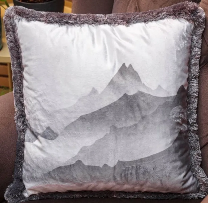 Casa Padrino Luxus Deko Kissen Gebirge mit See Grau 45 x 45 cm - Bedrucktes Samt Kissen mit Fransen - Wohnzimmer Deko Accessoires