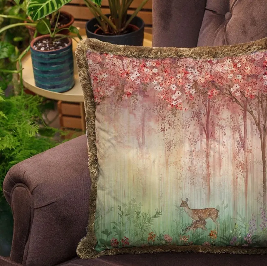 Casa Padrino Luxus Deko Kissen Wald & Tiere Mehrfarbig / Braun 45 x 45 cm - Bedrucktes Samt Kissen mit Fransen - Luxus Deko Accessoires