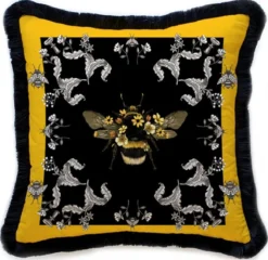 Casa Padrino Luxus Deko Kissen Hummel & Blumen Mehrfarbig / Schwarz 45 x 45 cm - Bedrucktes Samt Kissen mit Fransen - Luxus Deko Accessoires