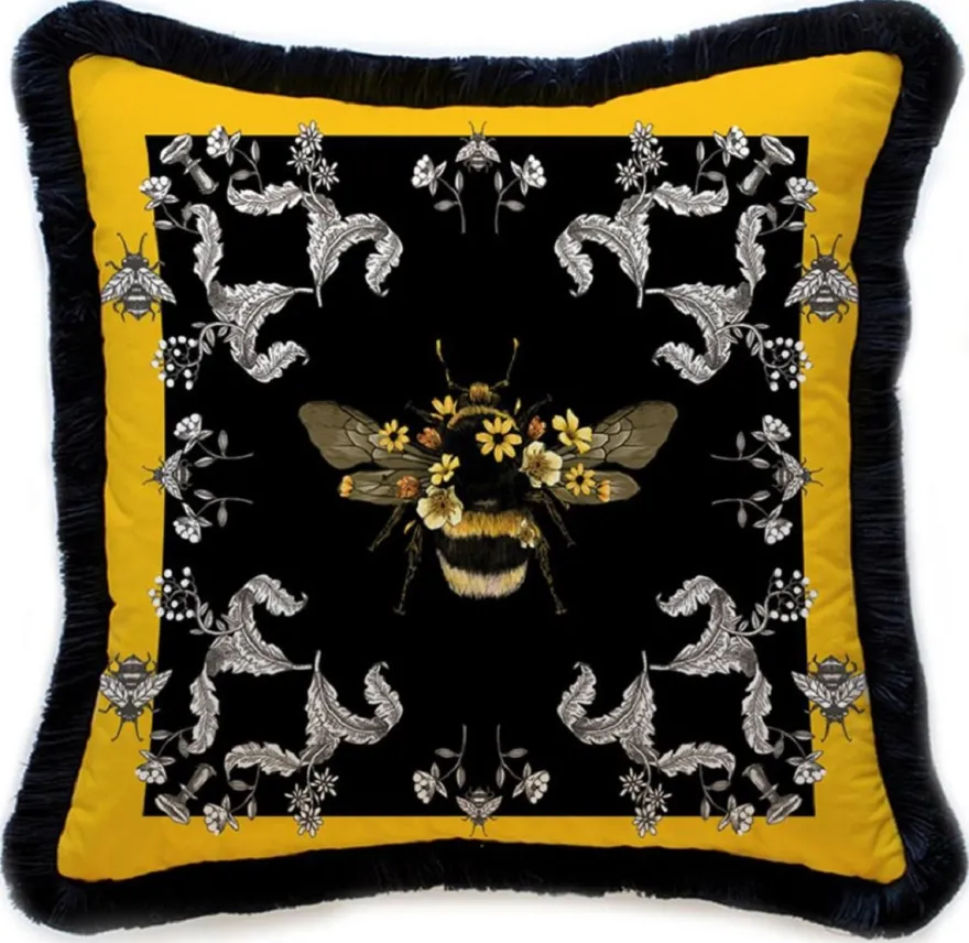 Casa Padrino Luxus Deko Kissen Hummel & Blumen Mehrfarbig / Schwarz 45 x 45 cm - Bedrucktes Samt Kissen mit Fransen - Luxus Deko Accessoires
