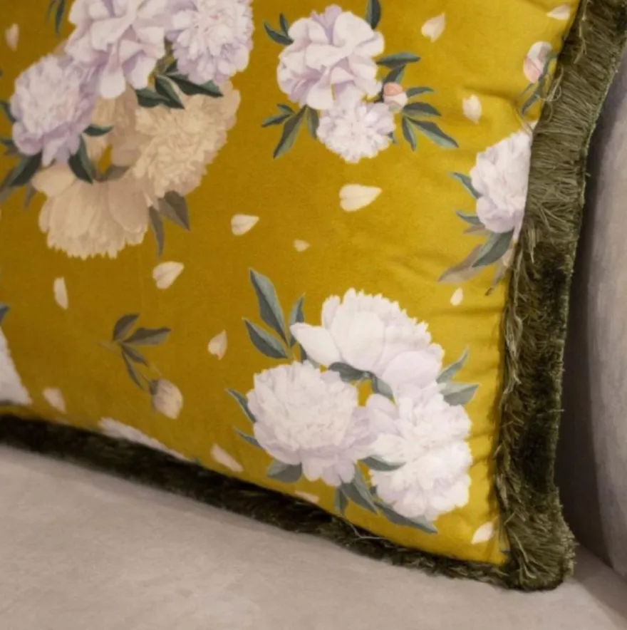 Casa Padrino Luxus Deko Kissen Blumen Design Gelb / Mehrfarbig / Grün 45 x 45 cm - Bedrucktes Samt Kissen mit Fransen - Deko Accessoires
