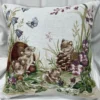 Casa Padrino Luxus Deko Kissen Eichhörnchen Weiß / Mehrfarbig 45 x 45 cm - Bedrucktes Zierkissen mit edlem Gobelin Stoff - Luxus Deko Accessoires