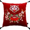 Casa Padrino Luxus Deko Kissen mit Troddeln Cat Rot / Schwarz 45 x 45 cm - Feinster Samtstoff - Wohnzimmer Kissen