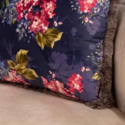 Casa Padrino Luxus Deko Kissen Blumen Design Mehrfarbig / Grau 45 x 45 cm - Bedrucktes Samt Kissen mit Fransen - Deko Accessoires