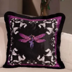 Casa Padrino Luxus Deko Kissen Libelle & Blumen Lila / Grau / Schwarz 45 x 45 cm - Bedrucktes Samt Kissen mit Fransen - Luxus Deko Accessoires