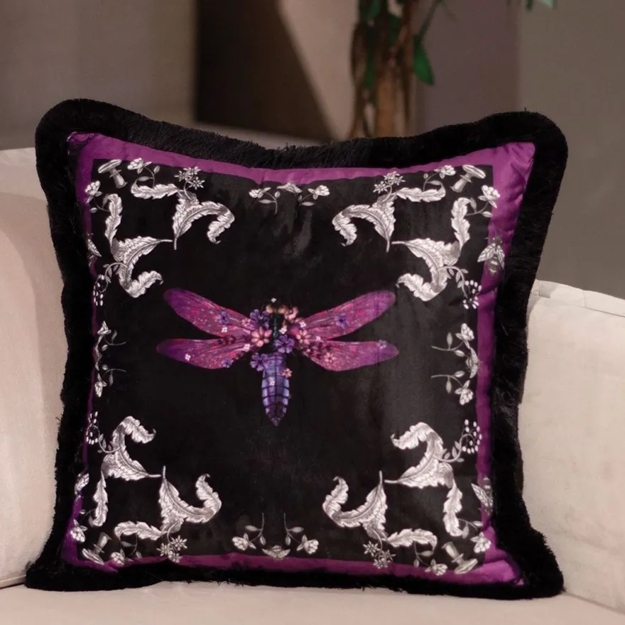 Casa Padrino Luxus Deko Kissen Libelle & Blumen Lila / Grau / Schwarz 45 x 45 cm - Bedrucktes Samt Kissen mit Fransen - Luxus Deko Accessoires