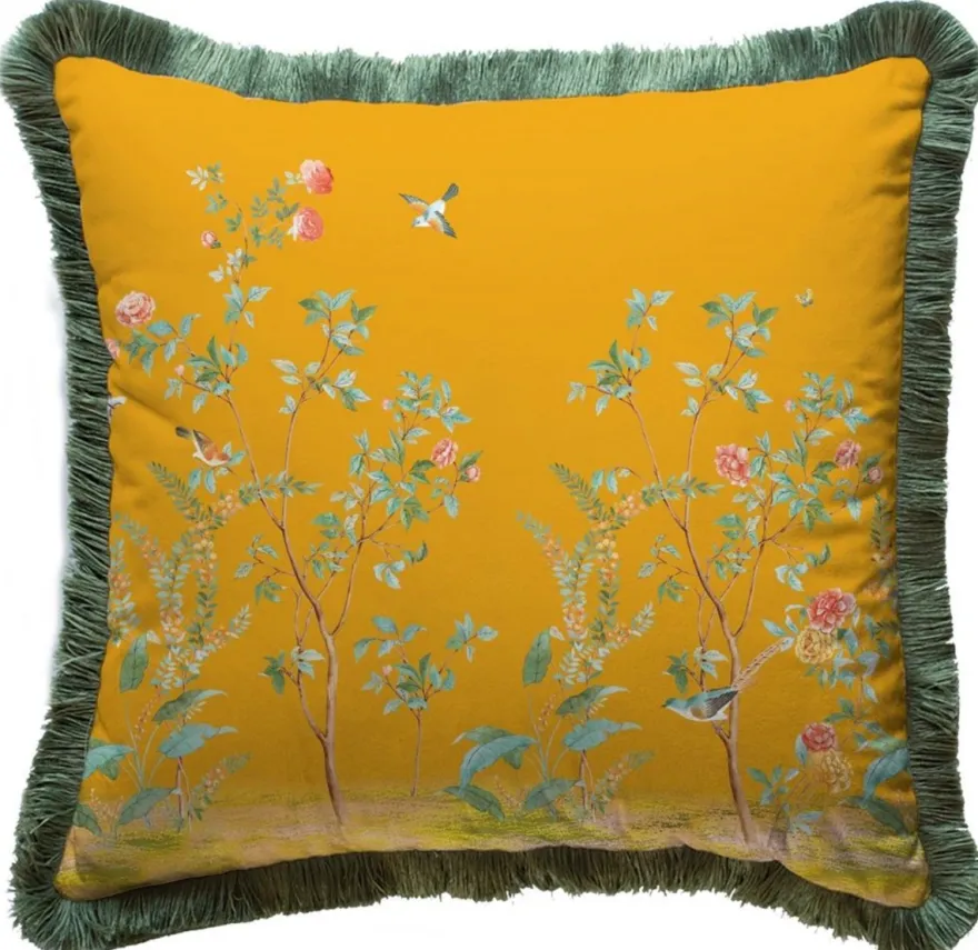 Casa Padrino Luxus Deko Kissen Sträucher mit Blumen & Vögel Gelb / Mehrfarbig / Grün 45 x 45 cm - Bedrucktes Samt Kissen mit Fransen - Luxus Deko Accessoires