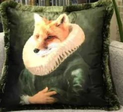 Casa Padrino Luxus Deko Kissen Sir Fuchs Grün / Mehrfarbig 45 x 45 cm - Bedrucktes Samt Kissen mit Fransen - Luxus Qualität