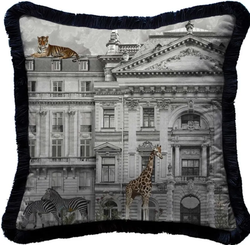Casa Padrino Luxus Deko Kissen prunkvolles Haus & Tiere Grau / Mehrfarbig / Schwarz 45 x 45 cm - Bedrucktes Samt Kissen mit Fransen - Luxus Deko Accessoires
