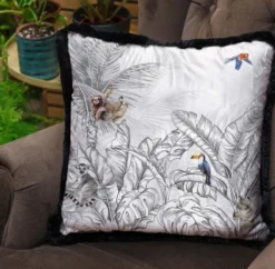 Casa Padrino Luxus Deko Kissen Dschungel & Tiere Grau / Mehrfarbig / Schwarz 45 x 45 cm - Bedrucktes Samt Kissen mit Fransen - Luxus Deko Accessoires
