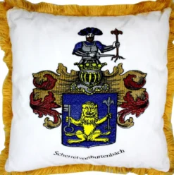 Casa Padrino Luxus Deko Kissen Wappen Freiherr Schertel von Burtenbach Weiß / Gold