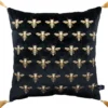 Casa Padrino Luxus Deko Kissen mit Troddeln Bees Schwarz / Gold 45 x 45 cm - Feinster Samtstoff - Luxus Deko Accessoires