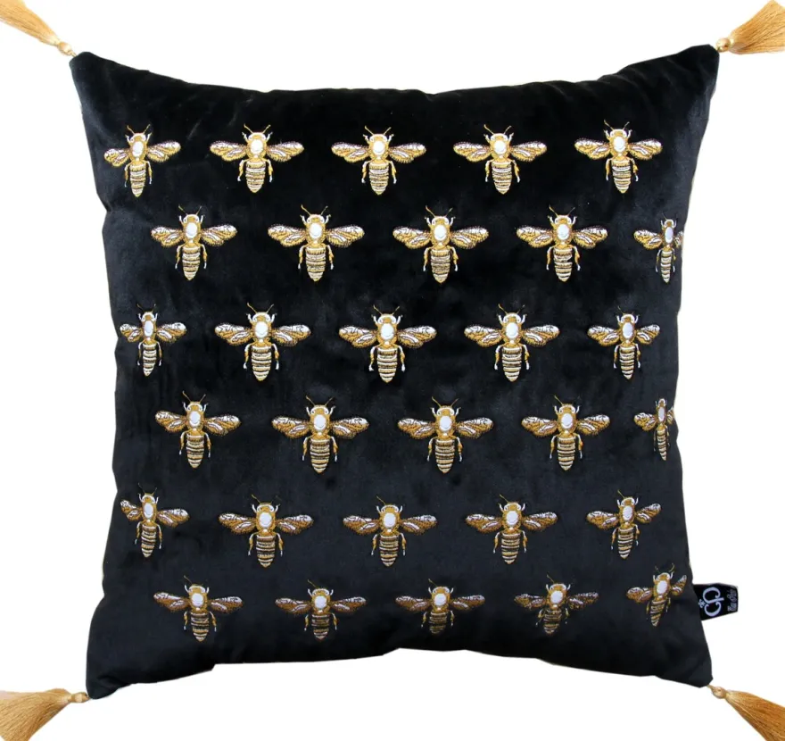 Casa Padrino Luxus Deko Kissen mit Troddeln Bees Schwarz / Gold 45 x 45 cm - Feinster Samtstoff - Luxus Deko Accessoires