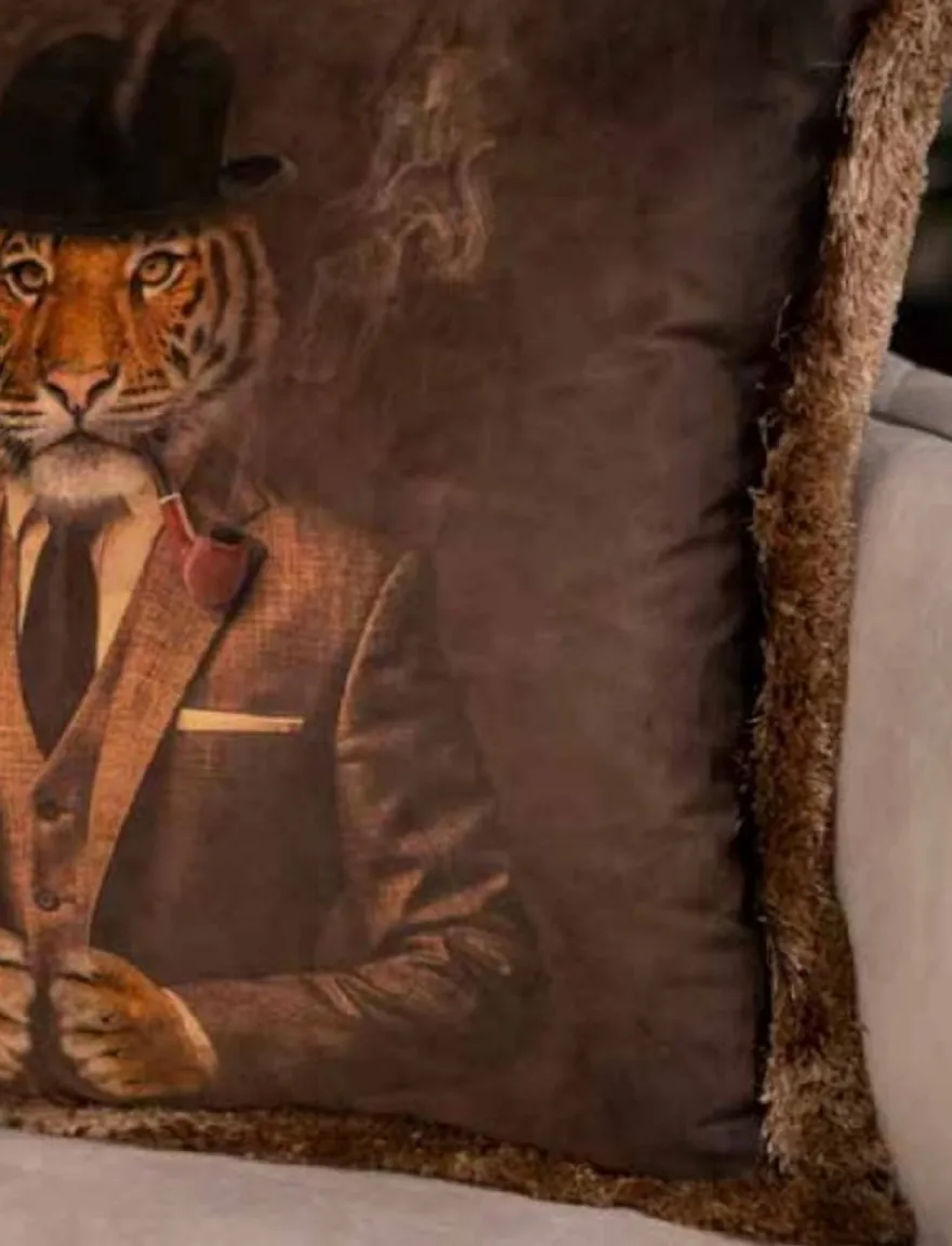 Casa Padrino Luxus Deko Kissen Gentleman Tiger Braun / Mehrfarbig 45 x 45 cm - Bedrucktes Samt Kissen mit Fransen - Luxus Qualität
