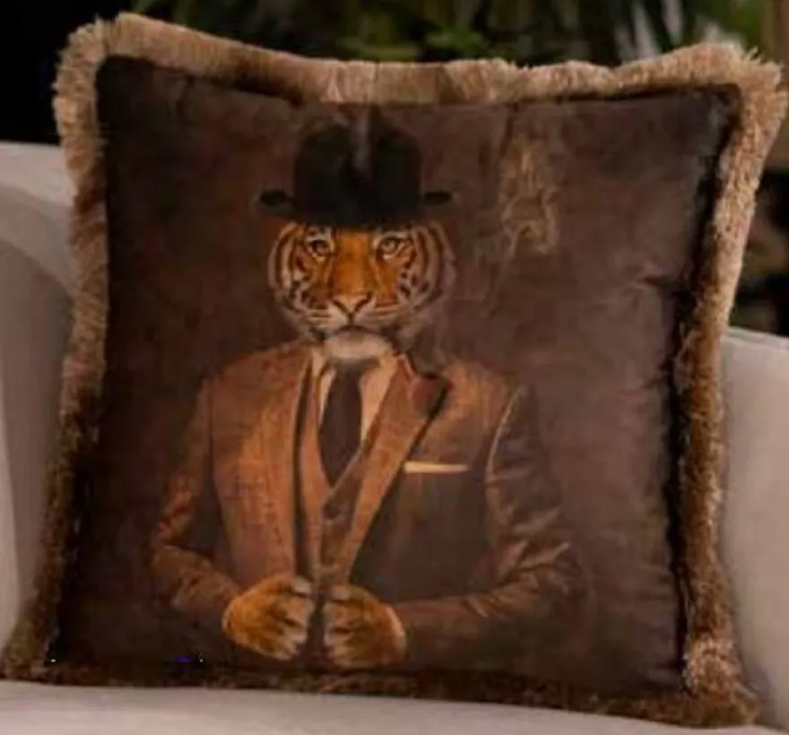 Casa Padrino Luxus Deko Kissen Gentleman Tiger Braun / Mehrfarbig 45 x 45 cm - Bedrucktes Samt Kissen mit Fransen - Luxus Qualität