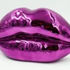 Casa Padrino Luxus Deko Lippen Chrom Violett 46 x H. 25 cm - Kunstharz Deko Kuss Mund Lippen - Wohnzimmer Deko Accessoires