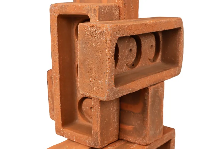 Casa Padrino Luxus Deko Objekt Naturfarben 30 x 22 x H. 61 cm - Skulpturales Objekt aus Terrakotta-Ziegeln und unbehandeltem Messing - Luxus Deko Accessoires