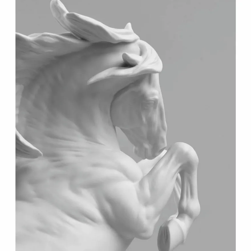 Casa Padrino Luxus Deko Porzellan Skulptur Geisterpferd H. 50 cm - Handgefertigt