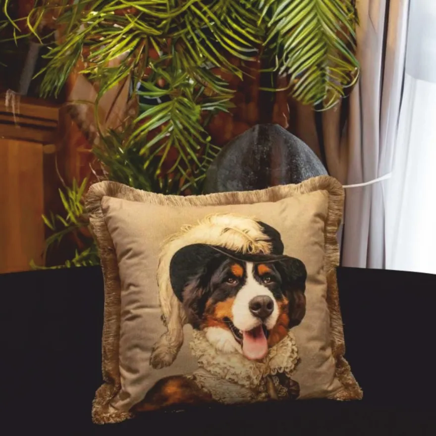 Casa Padrino Luxus Deko Samt Kissen Lord Bernhardiner Creme 45 x 45 cm