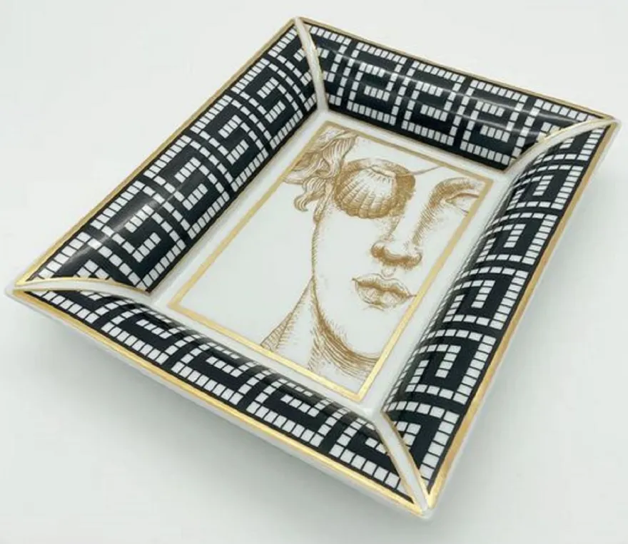 Casa Padrino Luxus Deko Schale Frau mit Augenklappe Weiß / Schwarz / Gold 20,5 x 17,5 x H. 13,5 cm - Handbemalte Porzellan Schale - Luxus Qualität - Made in Italy