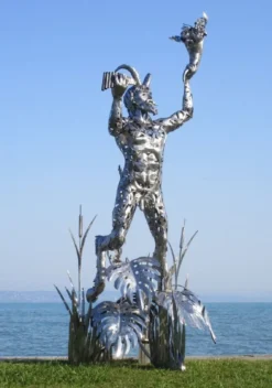 Casa Padrino Luxus Deko Skulptur Pan Silber 125 x 126 x H. 295 cm - Riesige Edelstahl Skulptur - Riesige Garten Deko Figur - Garten Skulpturen - Metall Skulpturen