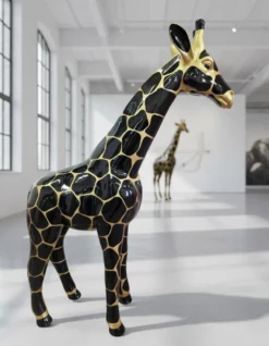 Casa Padrino Luxus Deko Skulptur Giraffe Gold H. 115 cm - Riesige Gartenskulptur - Lebensgroße Skulptur - XXL Deko Skulptur - XXL Deko Figur