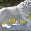 Casa Padrino Luxus Deko Skulptur Löwe mit Ball rechts Grau 75 x 22 x H. 58 cm - Prunkvolle Gartendeko