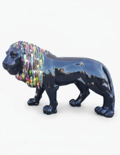Casa Padrino Luxus Deko Skulptur Raubkatze Löwe MANE Trash H. 120 cm - Riesige Gartenskulptur - Lebensgroße Skulptur - XXL Deko Skulptur - XXL Deko Figur