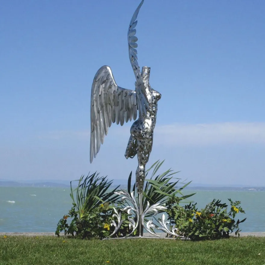 Casa Padrino Luxus Deko Skulptur Engel Silber H. 230 cm - Riesige Garten Figur