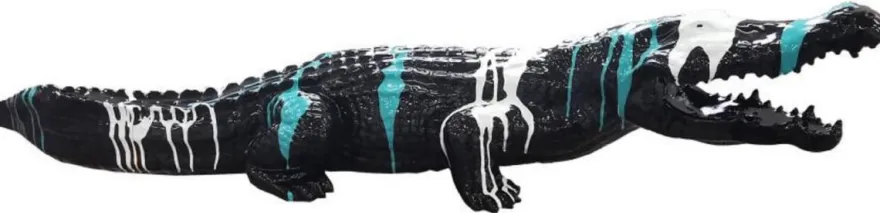 Casa Padrino Luxus Deko Skulptur Krokodil Schwarz / Weiß / Türkis 108 cm - Wetterbeständige Gartenskulptur - XXL Deko Skulptur - XXL Deko Figur - Tierfigur - Garten Deko - Luxus Deko Accessoires