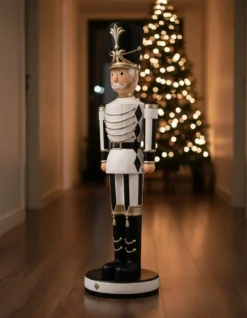 Casa Padrino Luxus Deko Skulptur Weihnachtsfigur Nussknacker Geometrischen Mustern H. 200 cm - Riesige Gartenskulptur - Lebensgroße Skulptur - XXL Deko Skulptur - XXL Deko Figur