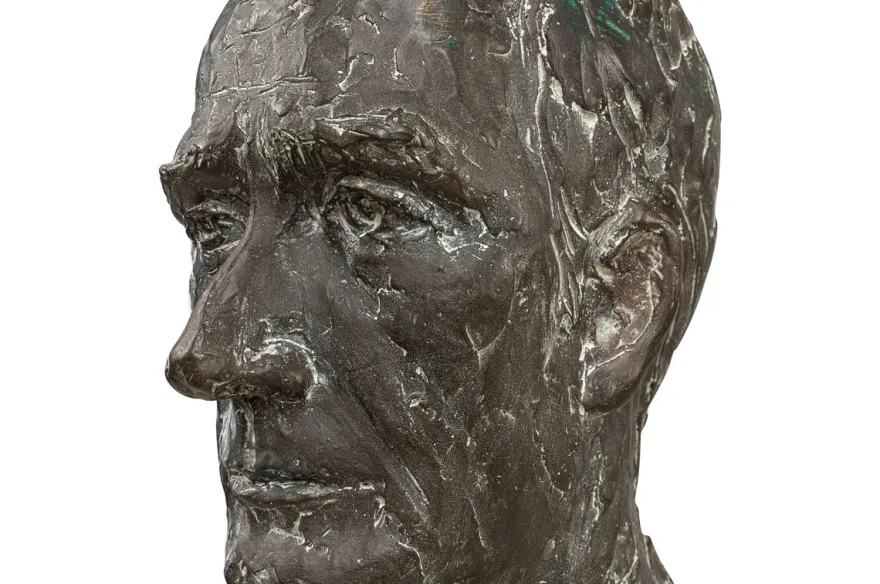 Casa Padrino Luxus Deko Skulptur Bronzefigur Bronze / Braun 15 x 23 x H. 45 cm - Massive Bronzeskulptur auf Plexiglas Sockel - Luxus Deko Accessoires