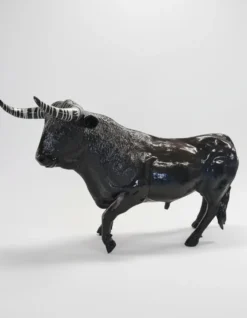 Casa Padrino Luxus Deko Skulptur Kuh Bull Trash Gold H. 150 cm - Riesige Gartenskulptur - Lebensgroße Skulptur - XXL Deko Skulptur - XXL Deko Figur