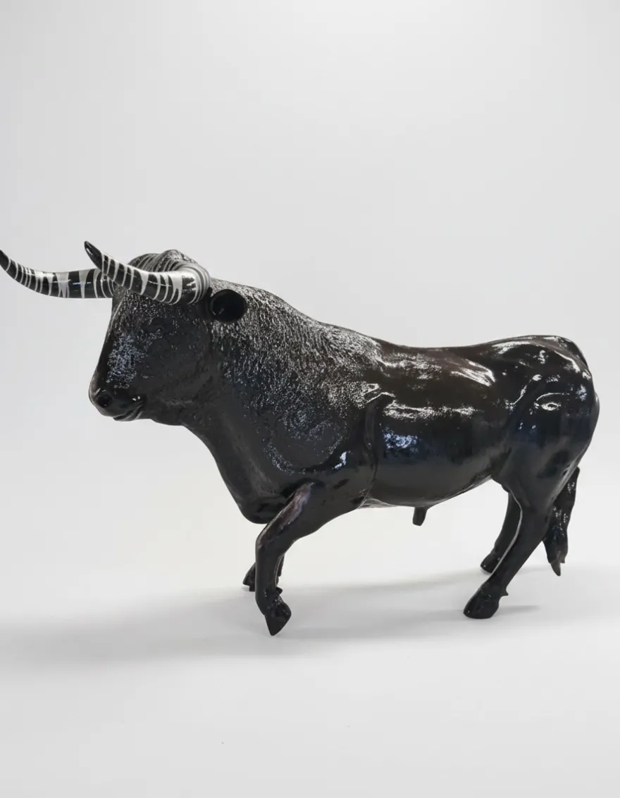 Casa Padrino Luxus Deko Skulptur Kuh Bull Trash Gold H. 150 cm - Riesige Gartenskulptur - Lebensgroße Skulptur - XXL Deko Skulptur - XXL Deko Figur