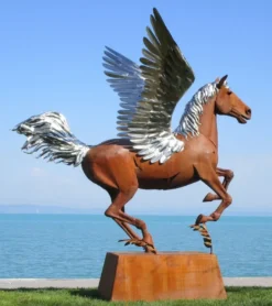 Casa Padrino Luxus Deko Skulptur Pegasus Pferd mit Sockel Rost / Silber 288 x 175 x H. 305 cm - Lebensgroße Stahl Skulptur - Riesige Garten Deko Figur - Garten Skulpturen - Metall Skulpturen