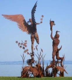 Casa Padrino Luxus Deko Skulptur Engel und Pan Rost 325 x 173 x H. 370 cm - Riesige Metall Skulptur - Riesige Garten Deko Figur - Garten Skulpturen - Metall Skulpturen