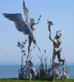 Casa Padrino Luxus Deko Skulptur Engel und Pan Silber 325 x 173 x H. 370 cm - Riesige Edelstahl Skulptur - Riesige Garten Deko Figur - Garten Skulpturen - Metall Skulpturen