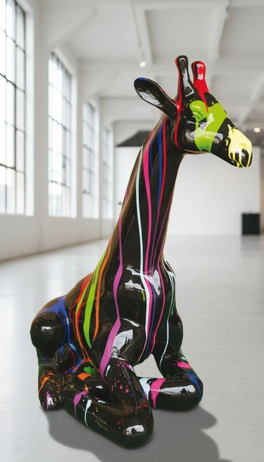 Casa Padrino Luxus Deko Skulptur Giraffe Sitzend Trash H. 80 cm - Deko Skulptur - Deko Figur - Tierfigur - Gartendeko