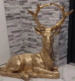 Casa Padrino Luxus Deko Skulptur Reh Gold 67 x H. 75 cm - Wetterbeständige Deko Figur - Wohnzimmer Deko - Garten Deko - Luxus Deko Tierfigur - Weihnachts Deko Skulptur - Weihnachts Deko Figur
