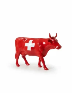 Casa Padrino Luxus Deko Skulptur Kuh Schweizer Flagge H. 147 cm - Riesige Gartenskulptur - Lebensgroße Skulptur - XXL Deko Skulptur - XXL Deko Figur