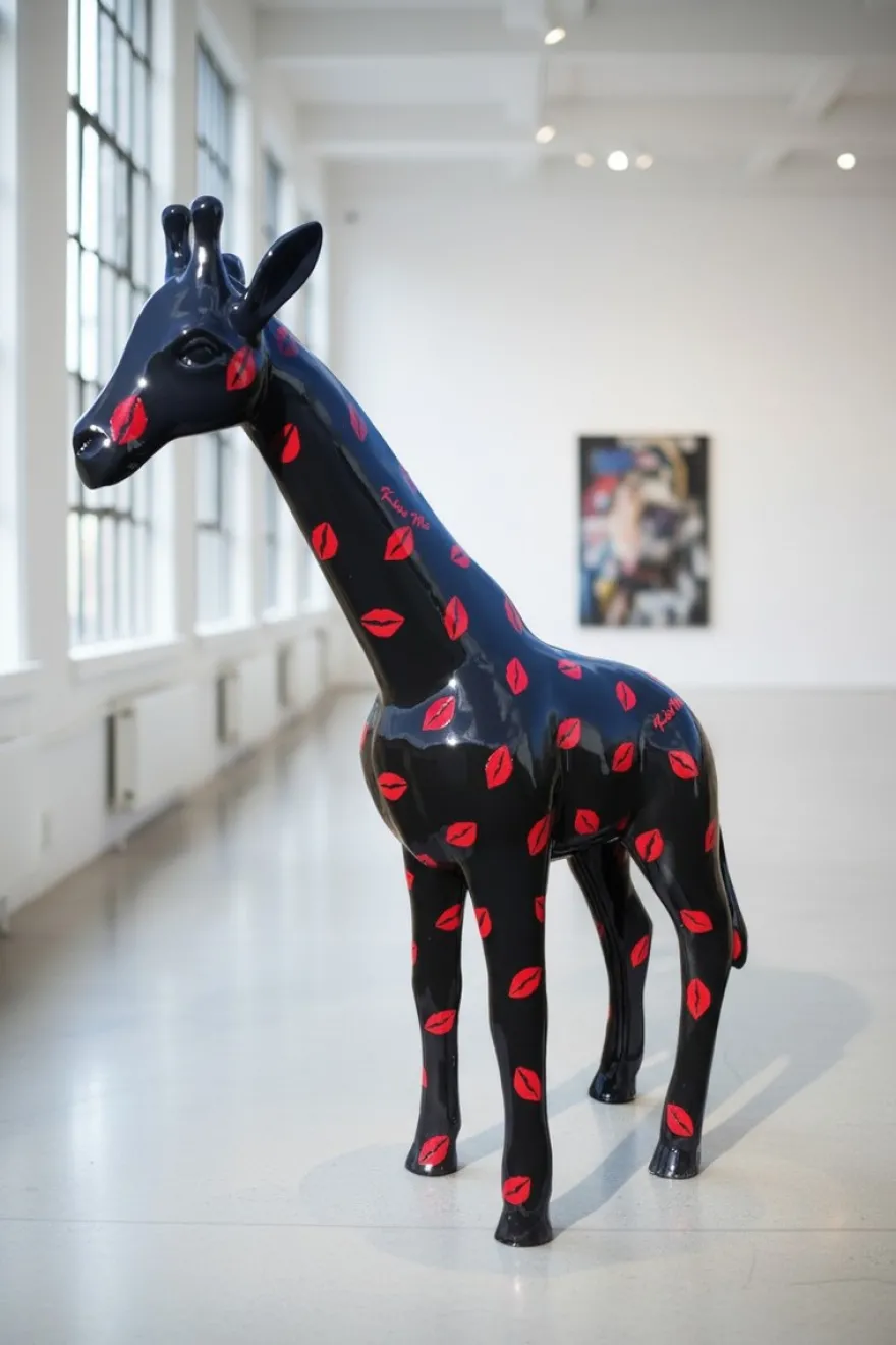 Casa Padrino Luxus Deko Skulptur Giraffe Kiss H. 115 cm - Riesige Gartenskulptur - Lebensgroße Skulptur - XXL Deko Skulptur - XXL Deko Figur