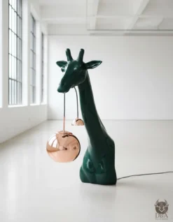 Casa Padrino Luxus Deko Skulptur Giraffe Trophäe 1 Farblampe H. 140 cm - Riesige Gartenskulptur - Lebensgroße Skulptur - XXL Deko Skulptur - XXL Deko Figur