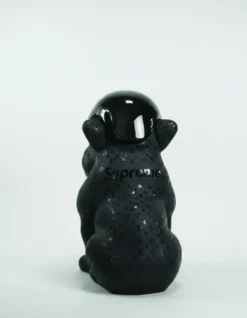 Casa Padrino Luxus Deko Skulptur Hund Bulldogge Schwarz Kappe LV Monogramm H. 100 cm - Riesige Gartenskulptur - Lebensgroße Skulptur - XXL Deko Skulptur - XXL Deko Figur