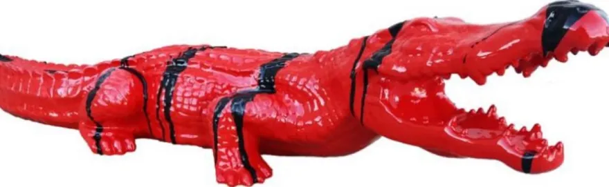 Casa Padrino Luxus Deko Skulptur Krokodil Rot / Schwarz 108 cm - Wetterbeständige Gartenskulptur - XXL Deko Skulptur - XXL Deko Figur - Tierfigur - Garten Deko - Luxus Deko Accessoires