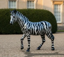 Casa Padrino Luxus Deko Skulptur Pferd Zebra H. 170 cm - Riesige Gartenskulptur - Lebensgroße Skulptur - XXL Deko Skulptur - XXL Deko Figur