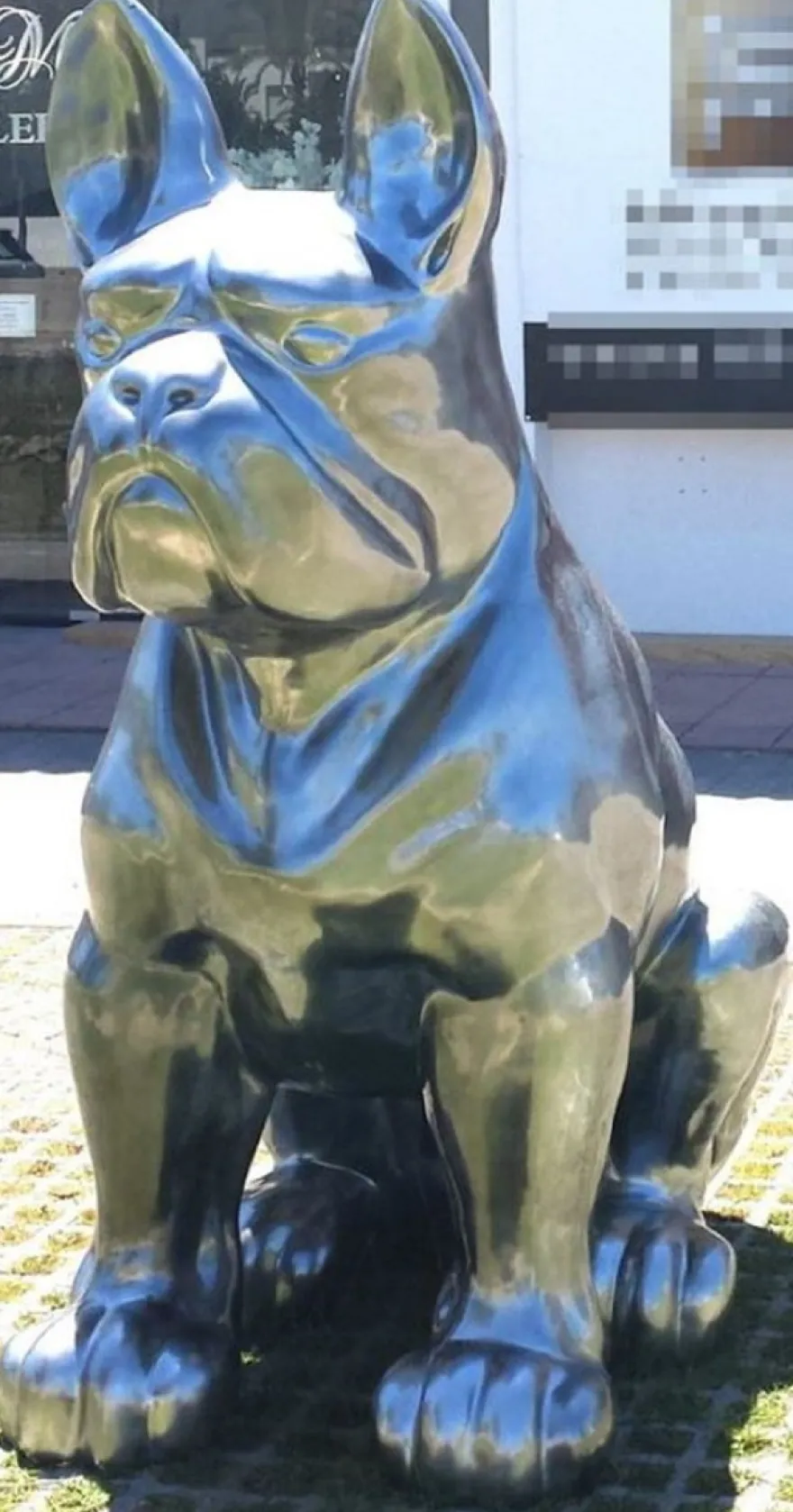 Casa Padrino Luxus Deko Skulptur Hund Bulldogge Silber 220 x 130 x H. 250 cm - Riesige Garten Skulptur - Riesige Garten Figur - XXL Deko Skulptur - XXL Deko Figur - XXL Tierfigur
