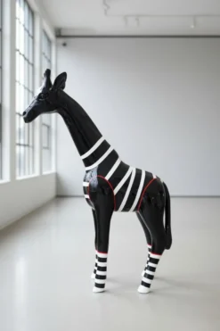 Casa Padrino Luxus Deko Skulptur Giraffe Marin H. 115 cm - Riesige Gartenskulptur - Lebensgroße Skulptur - XXL Deko Skulptur - XXL Deko Figur